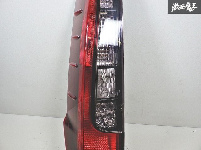 中古★前期 LED ZRR80W ノア★左右テールライトKOITO 28-231 中古☆前期 LED ZRR80W ノア☆左右テールライトKOITO 28-231