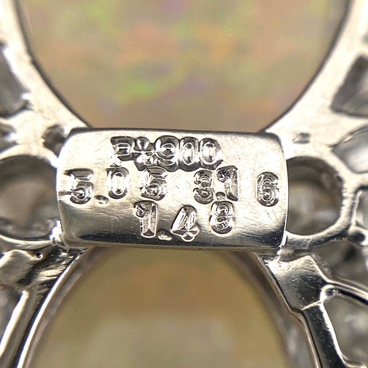 オパール デザインペンダントトップ プラチナ メレダイヤ ペンダント  