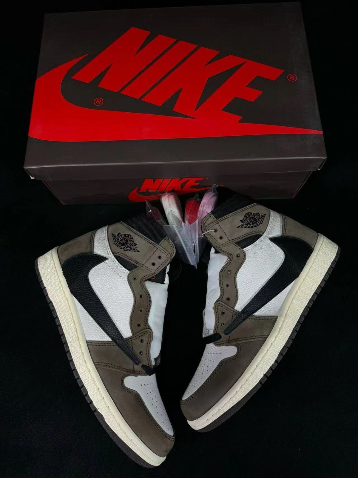 TRAVIS SCOTT × NIKE AIR JORDAN 1 HI OG TS SP SAIL/DARK MOCHA-UNIVERSITY RED/BLACK