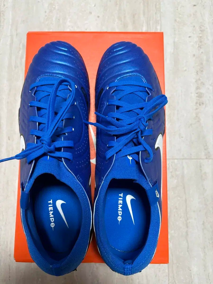 ナイキ ティエンポ プロ TF 275