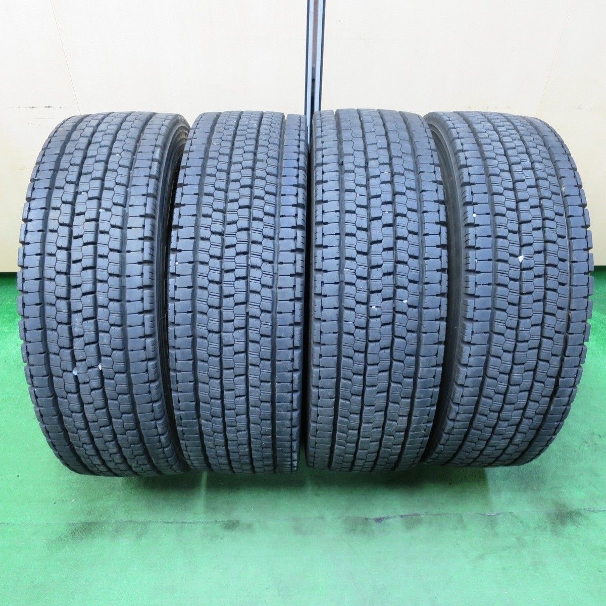 バリ溝 22年 9.5分 トラック タイヤ 245|70R19.5 136|134J スタッドレス ブリヂストン W999 19.5インチ 4061712イスタ