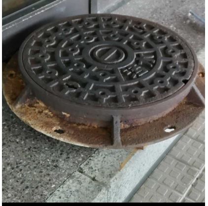 【現地引取のみ】蒲郡市の道路で使用していた下水道用マンホールの”ふた”枠付き