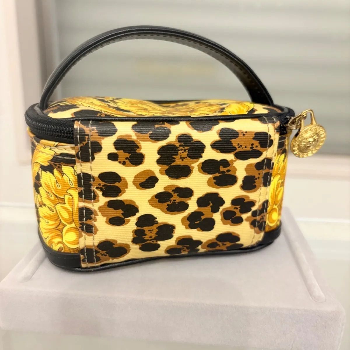 ヴェルサーチ ミニバニティポーチ サンバースト【Gianni Versace