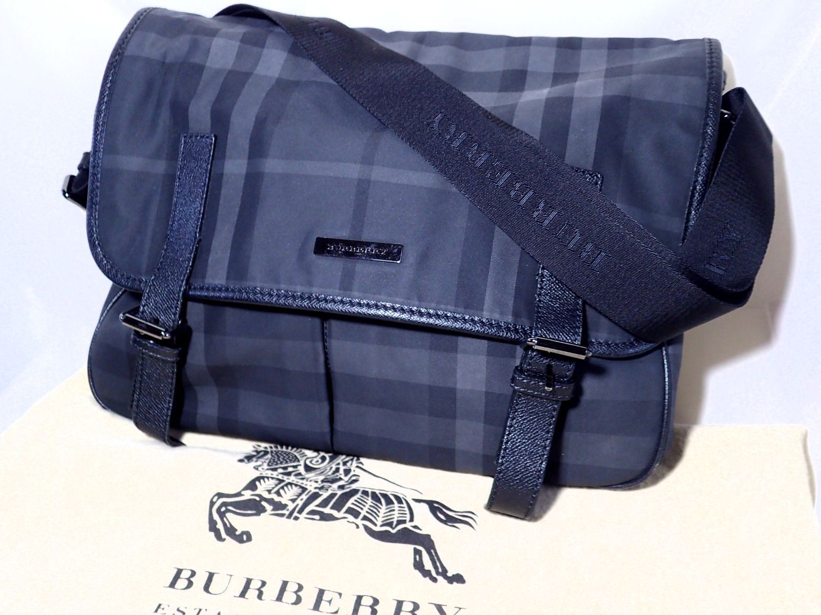 Burberry チェック柄 メッセンジャーバッグ BURBERRY バーバリー 3638076 チェック柄 メッセンジャーバッグ