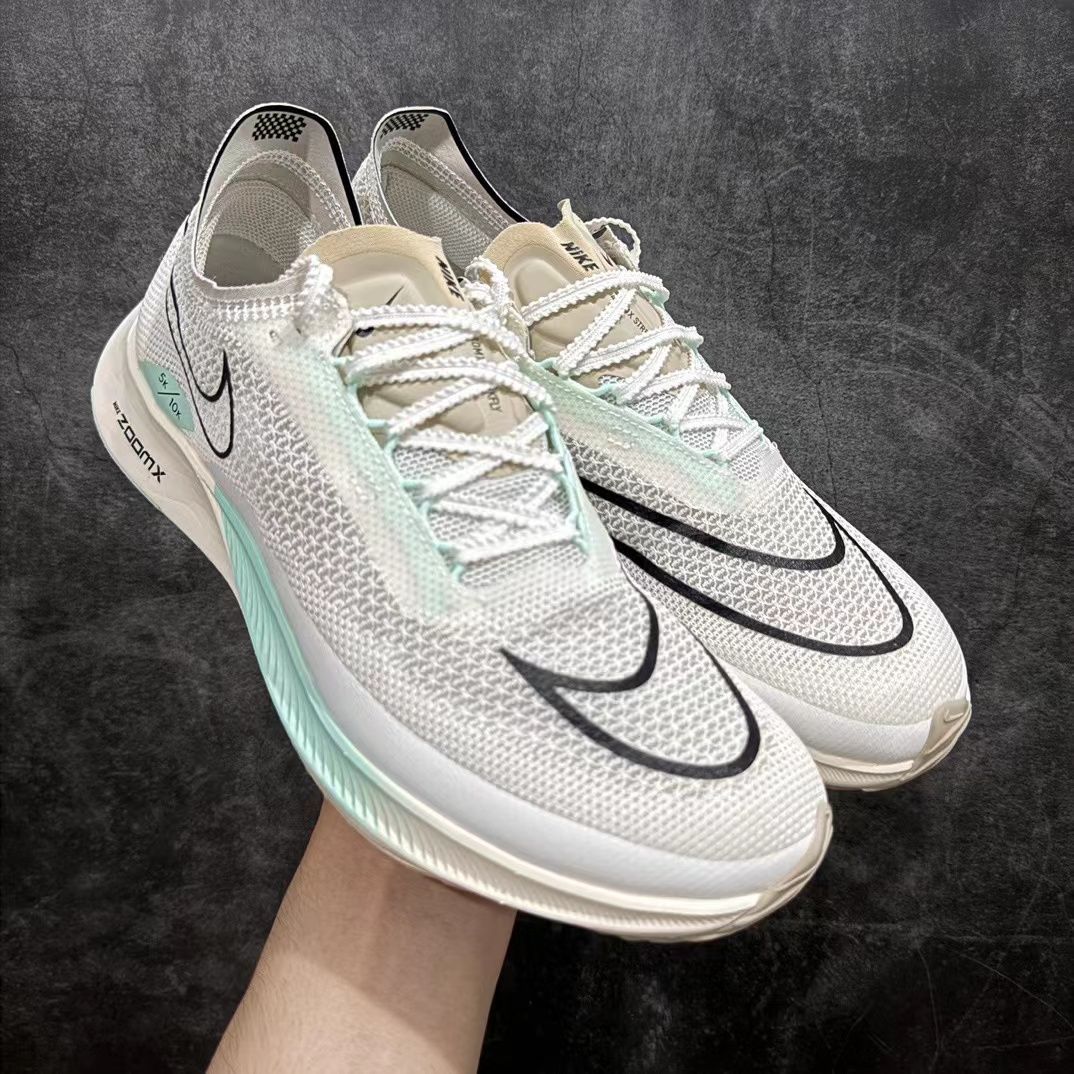 NIKE ストリークフライ　　26cm 新品未使用 ナイキ ストリークフライ 26cm