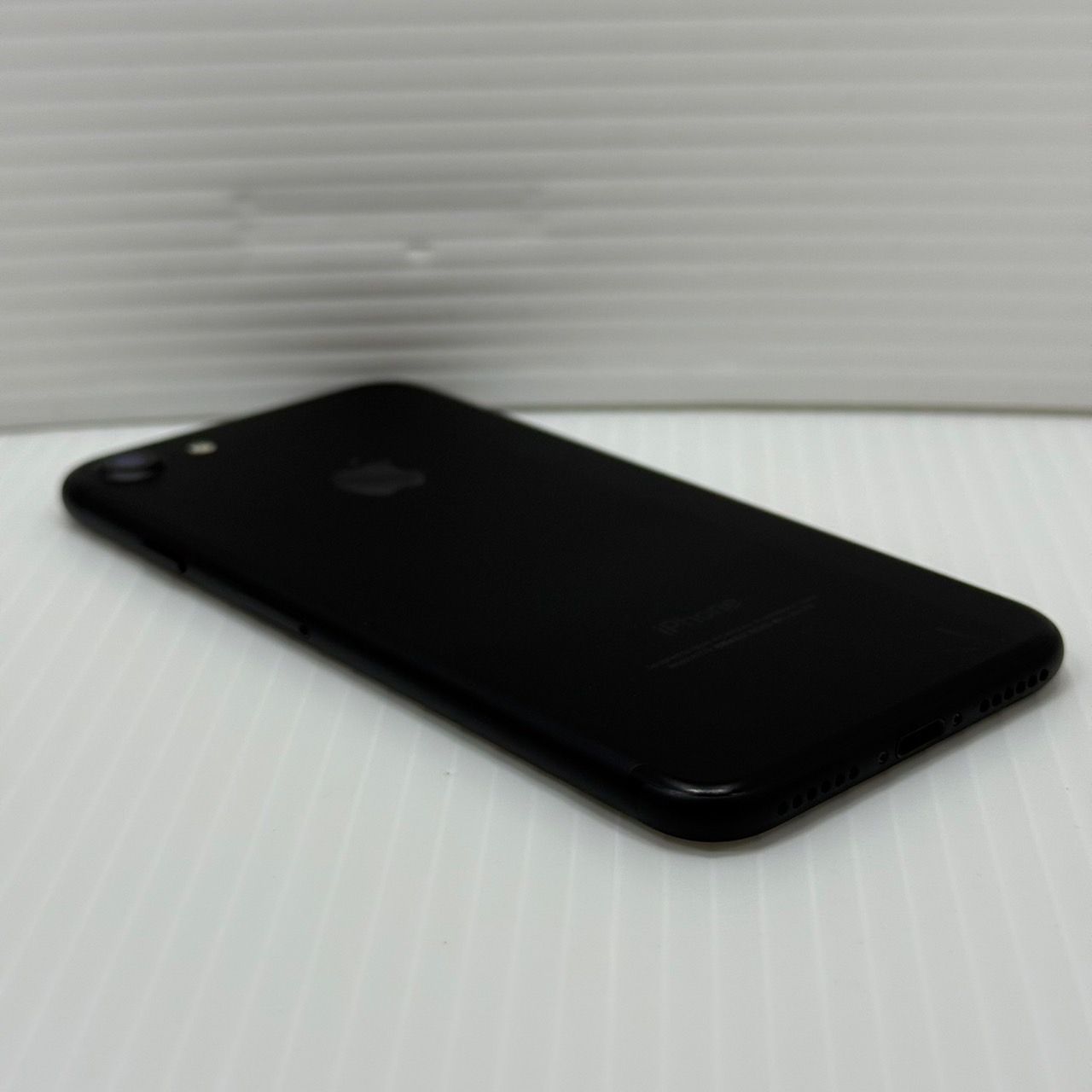 ☆SIMロックあり☆iPhone 7ジェットブラック32GB（MNCE2J/A