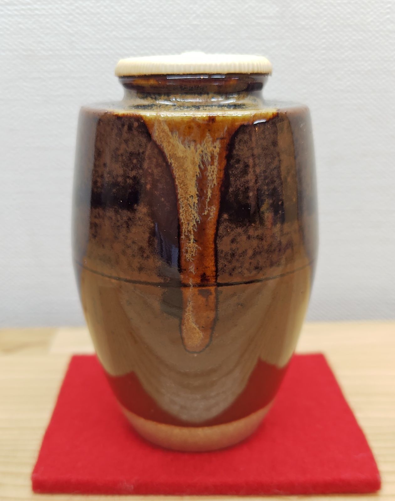 逢絢亭 茶道具 茶入 膳所焼 肩衝 伝統的な蓋 仕覆付 陽炎園 岩崎新定 共箱入り