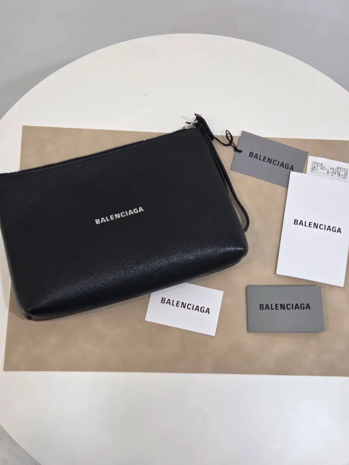 BALENCIAGA バレンシアガ ミニ ロゴ クラッチ 655605 ー 1IZI3 1090