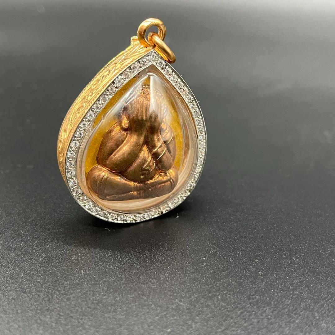 目隠しの金運ピッター　借金債務の完済と御守護　ルアンポーチュン師　プラクルアン プラクルアン プラピッター お守り 守護 開運 御守り 豪華な枠付