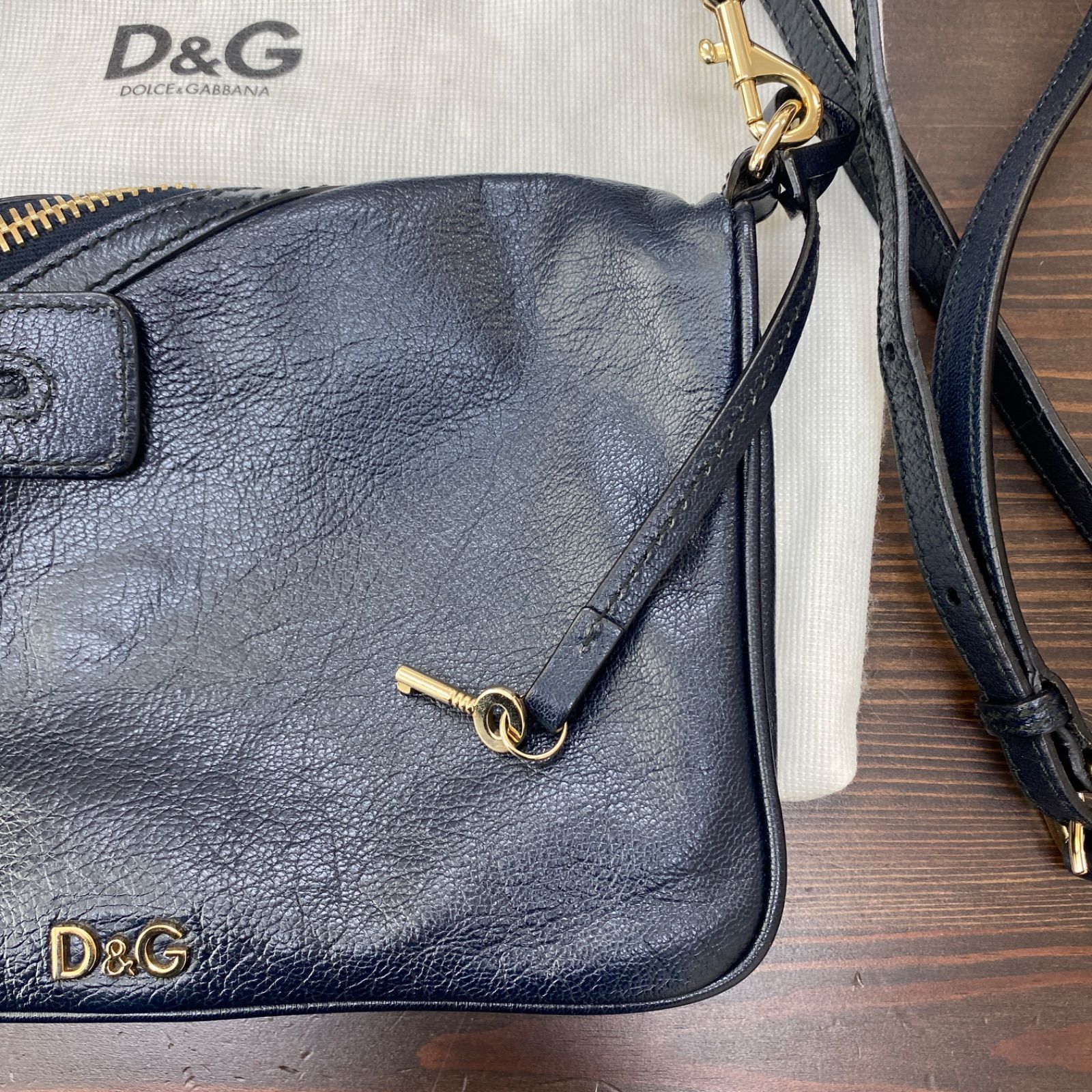 ✨美品✨D&G ドルガバ ショルダーバッグ レザー カデナ付き ネイビー 