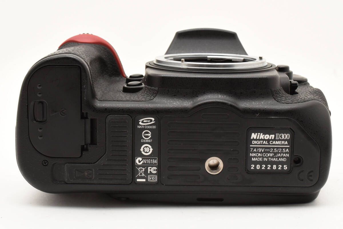 ☆ショット数21,232 枚☆ニコン Nikon D300 ボディ デジタル一眼レフ