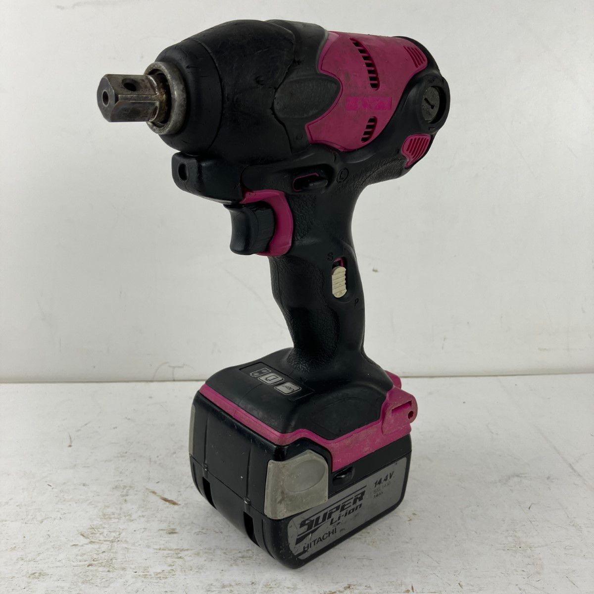 ЗЗHITACHI 日立 14.4v 12.7mm インパクトレンチ 型番不明 ショッキングピンク