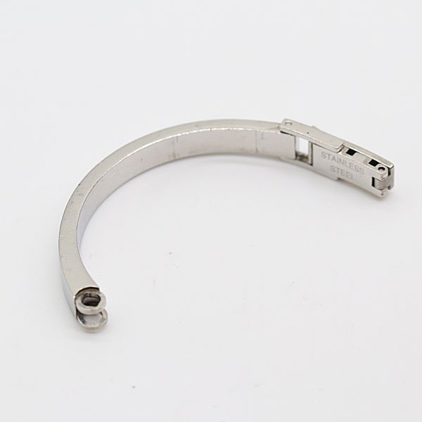 グッチ 1500L バングル シルバーカラー レディース腕時計