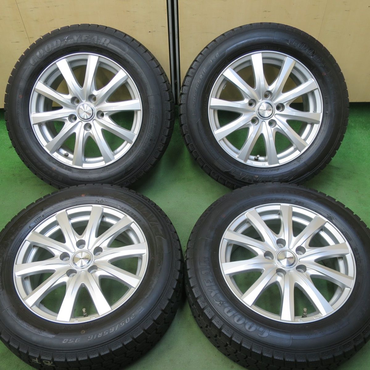 バリ溝 21年 キレイ 9.5分 スタッドレス 205 65R16 グッドイヤー アイスナビ7 ravrion RS01 ラブリオン 16インチ PCD114.3 5H 5092502TTス