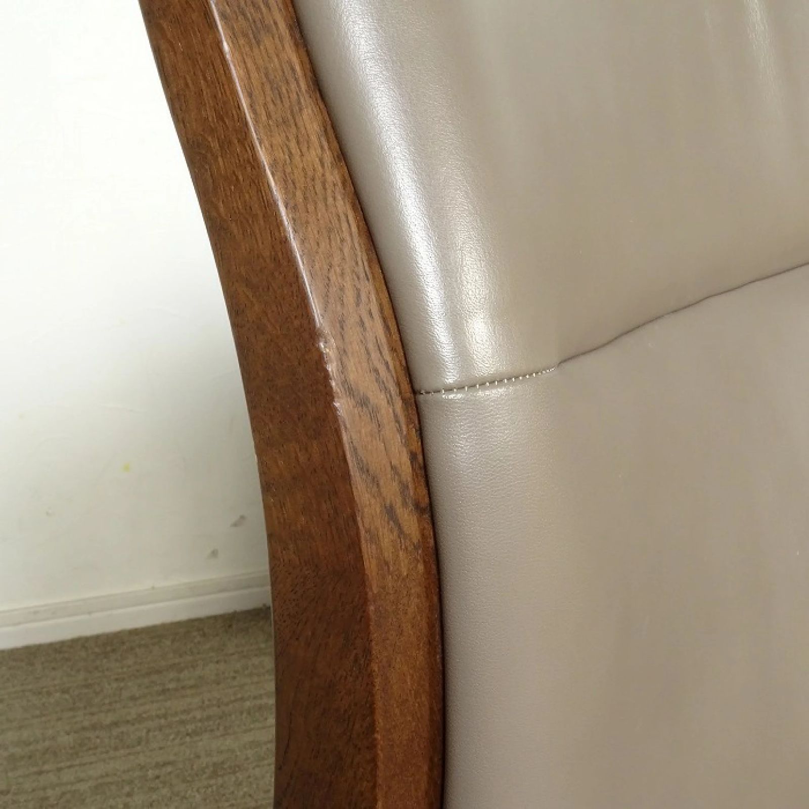 アームレスチェア