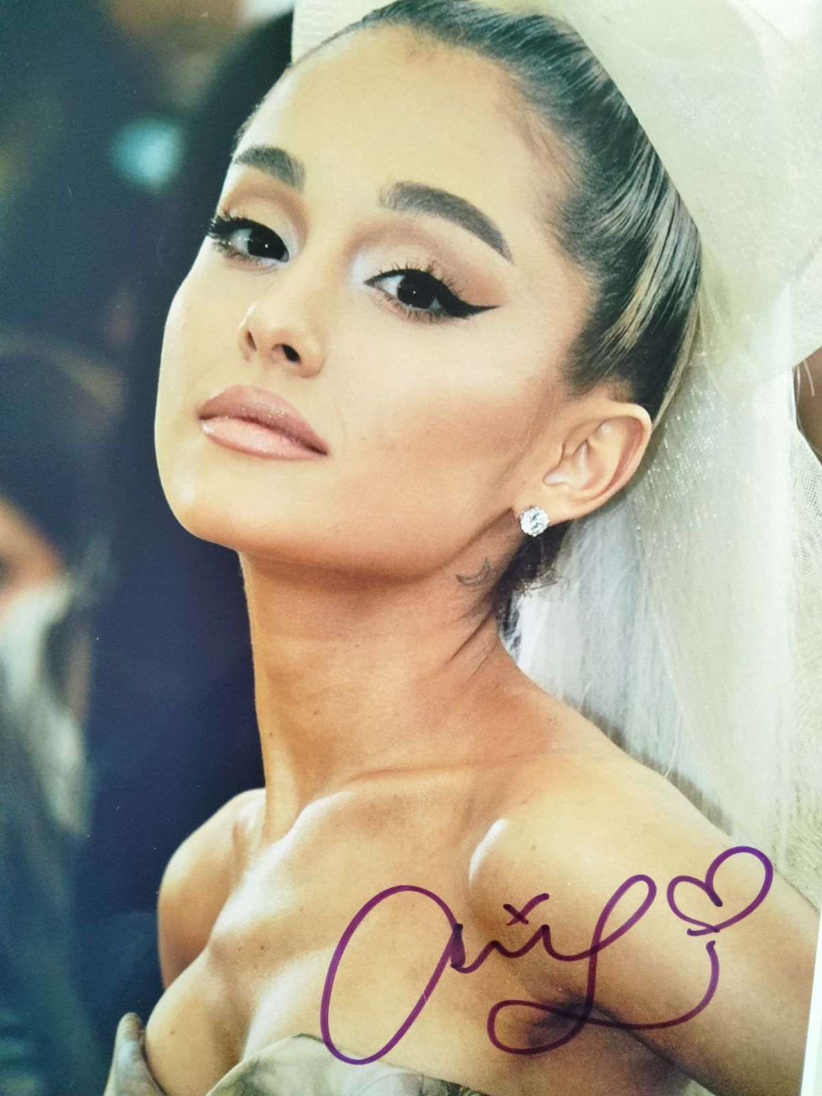 アリアナ・グランデ直筆サイン入り超 特大写真…Ariana Grande…グラミー