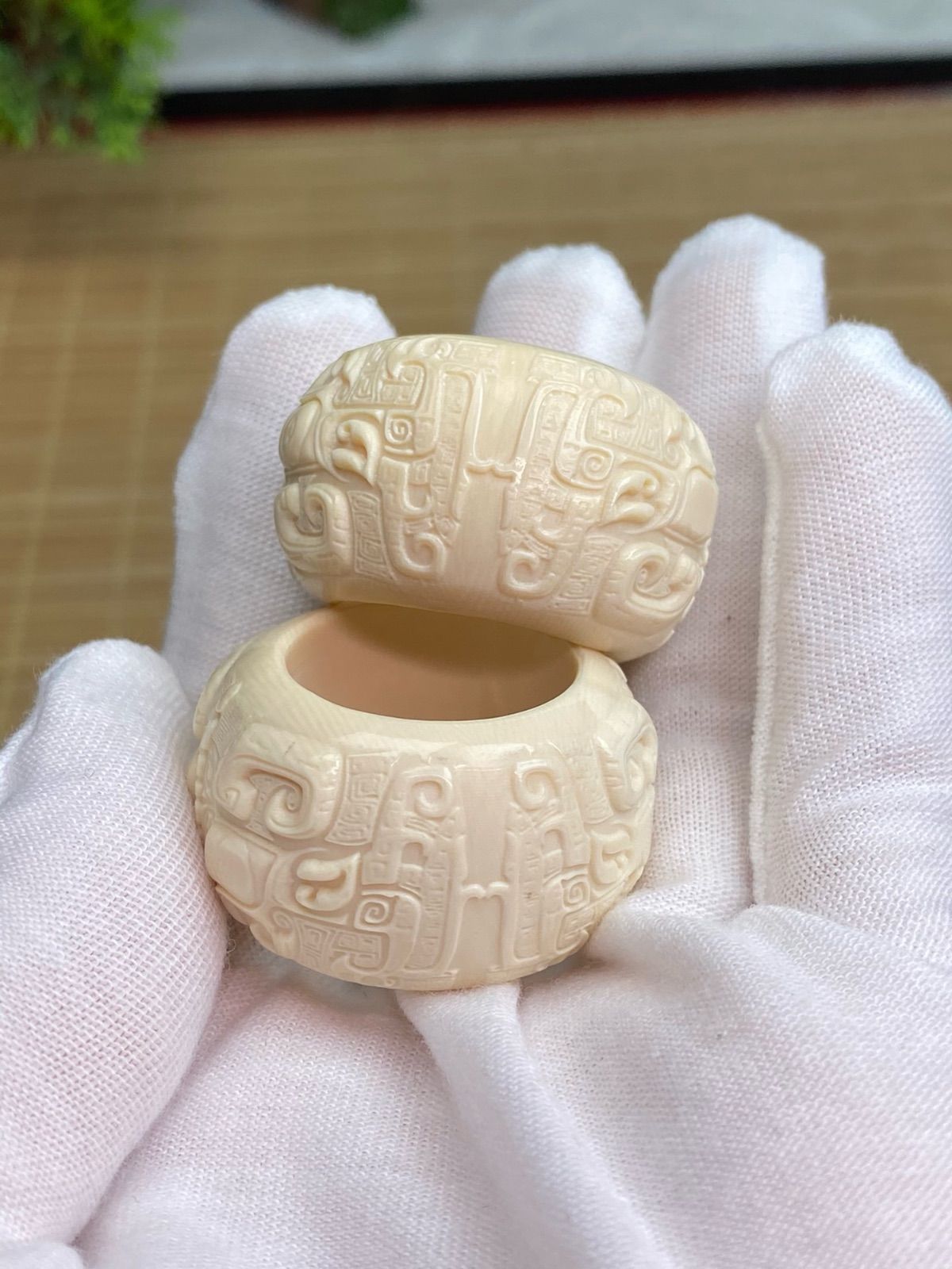 天然マンモス牙美しい手作り彫刻 観饕餮神獣紋 サムリング 指輪