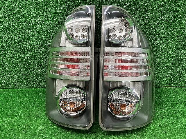 トヨタ　ZRR70/75　ヴォクシー　前期　テールレンズ左右　28-199　LED玉切れなし　241207244