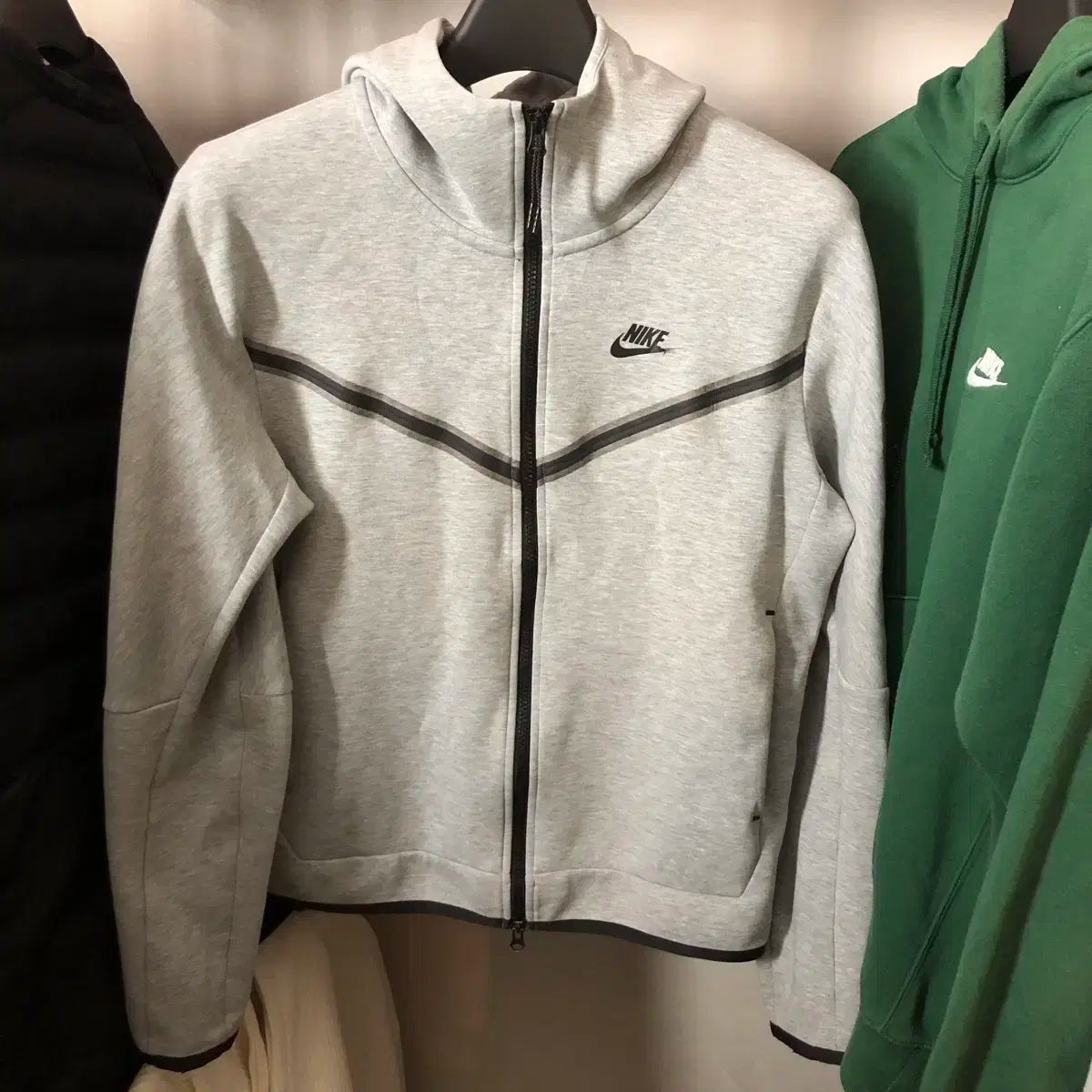 【雷市場（ポンジャン）商品韓国直送】 Nike(ナイキ） テックフィット フード付き ジップアップパーカー M