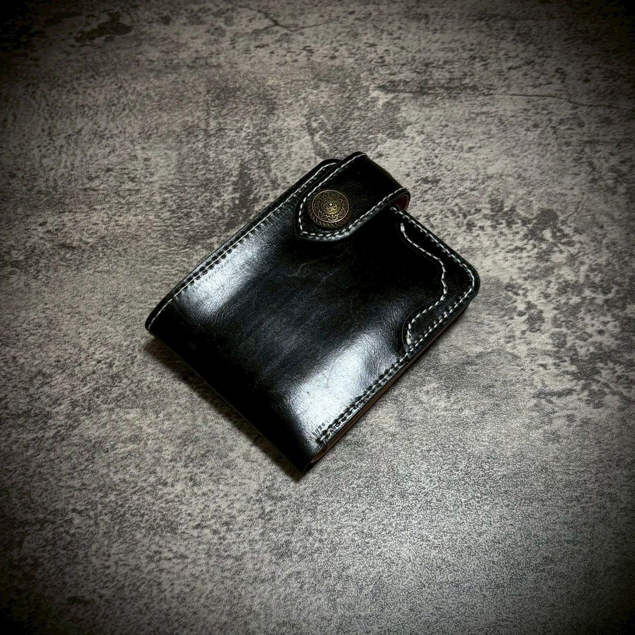総手縫い メンズ財布 二つ折り 財布 ヌメ革 本革 ハンドメイド コンチョ 総手縫い メンズ財布 二つ折り 財布 ヌメ革 本革 ハンドメイド