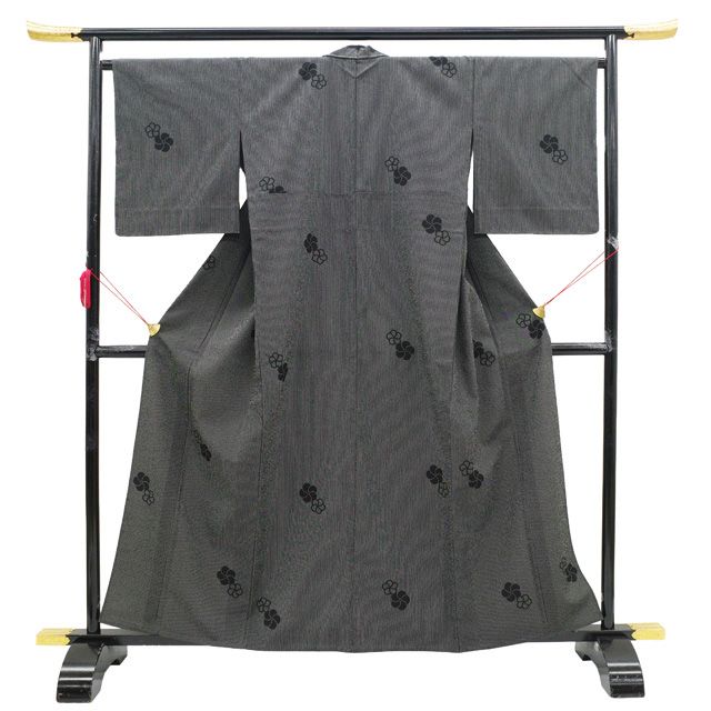 本塩沢 単衣 着物 リサイクル 正絹 塩沢 塩澤 春 秋 黒 白 捻じり梅 梅 花 細縞 さが美扱い カジュアル 着物 単衣 背伏せ仕立て 仕立て上がり 身丈161 裄丈66 Ｍサイズ みやがわ sb16429