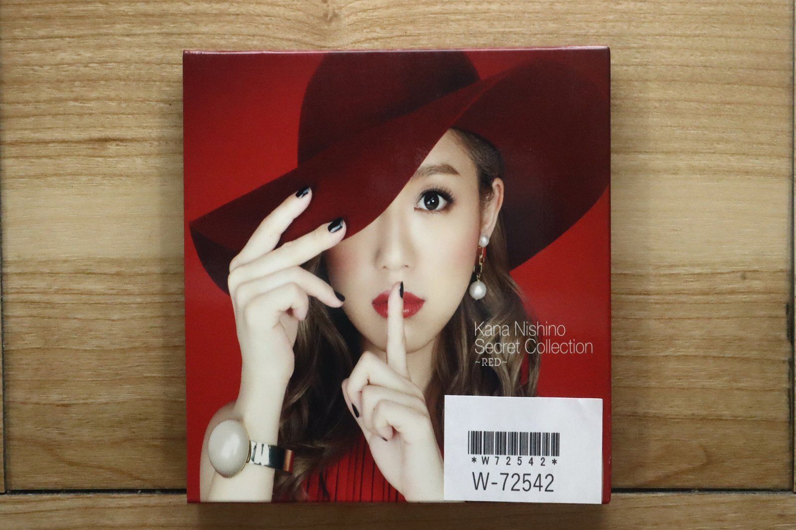 西野カナ　直筆サイン入りポスター 『Secret Collection RED』 西野カナ 直筆サイン入りポスター 『Secret Collection RED