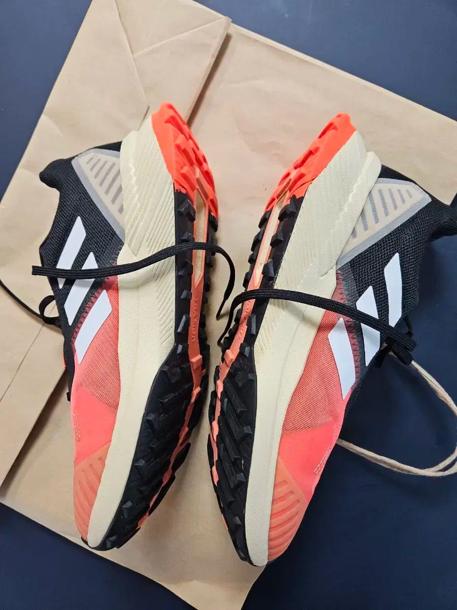 adidas アディダス