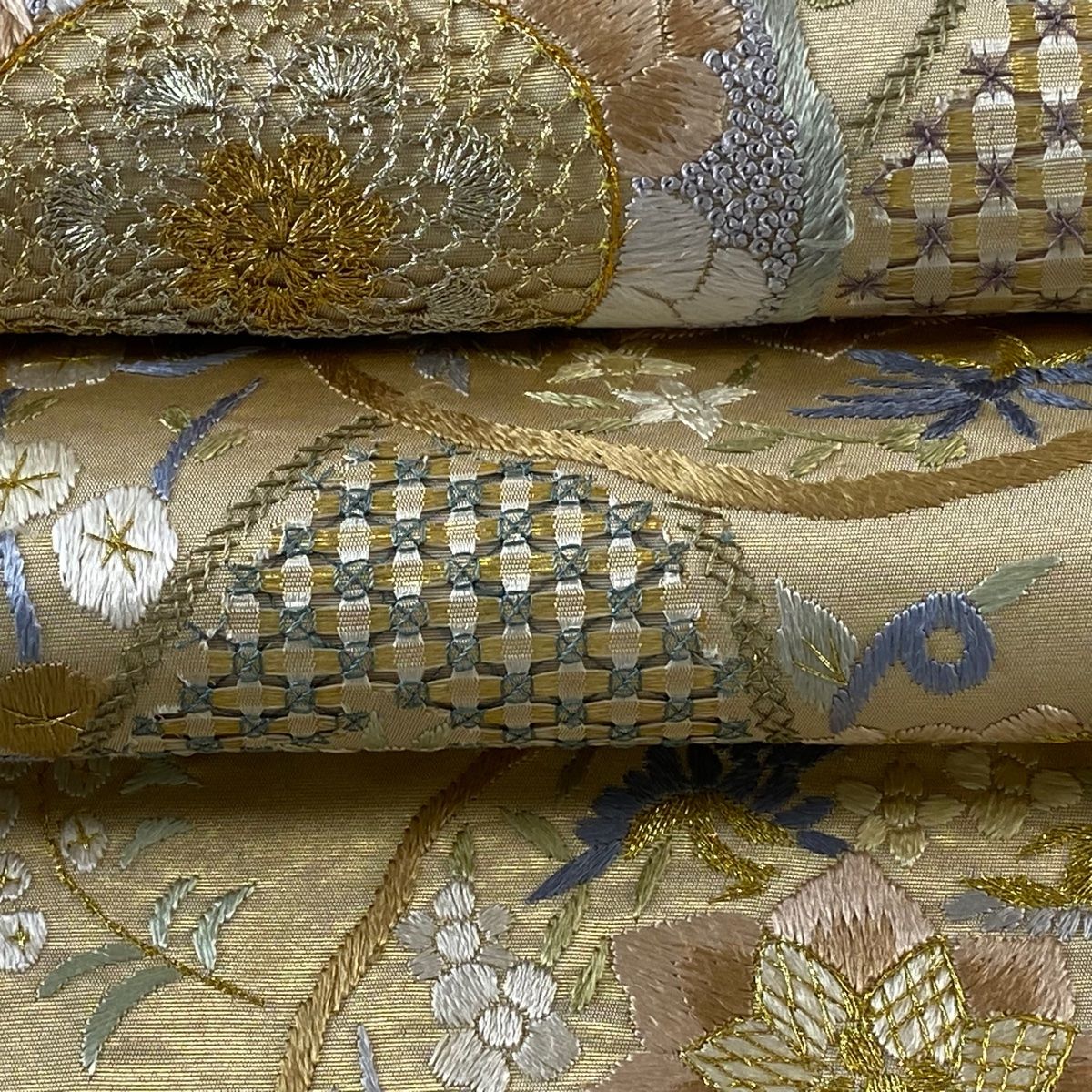 袋帯 美品 名品 華文 草花 螺鈿 金彩 青灰色 お太鼓柄 正絹