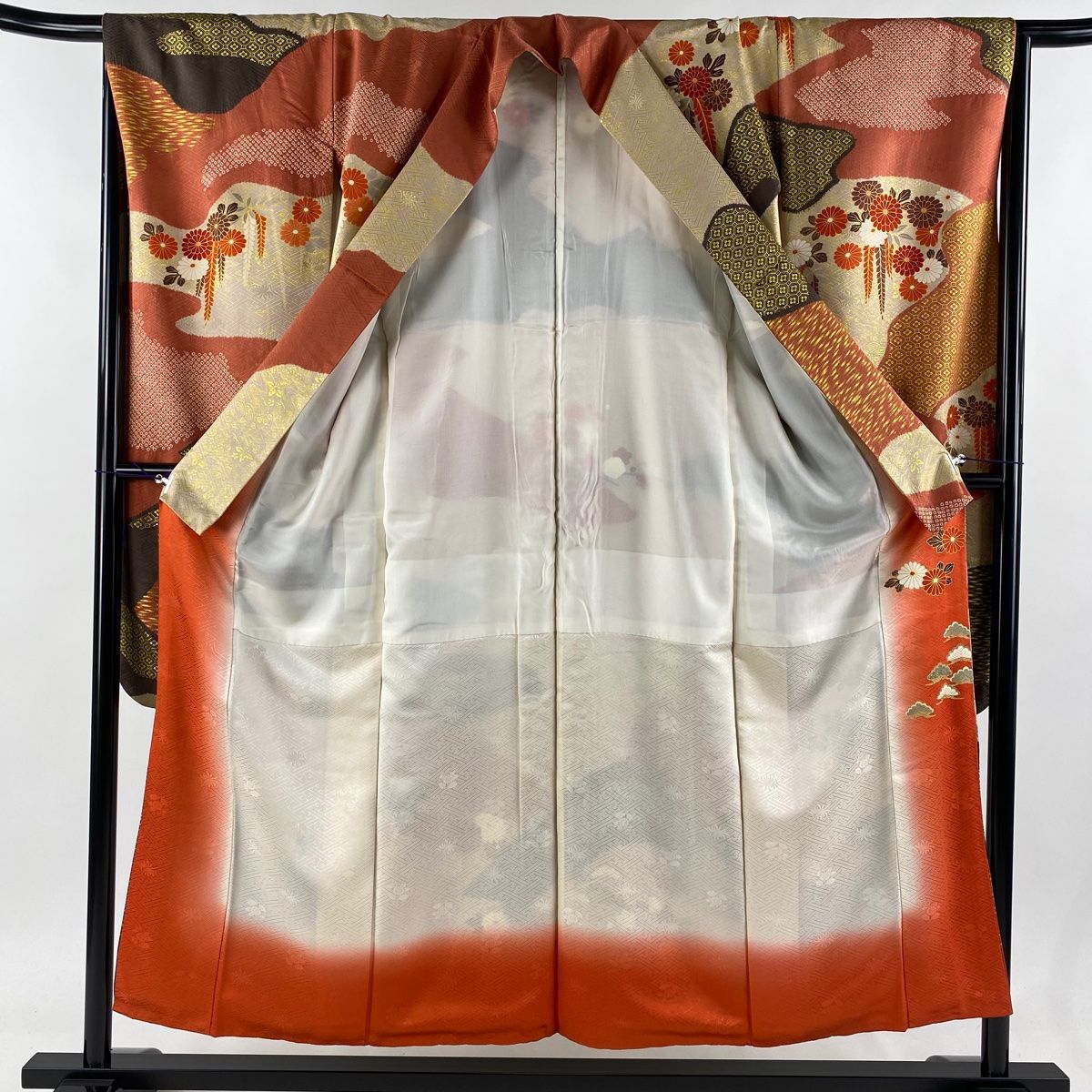 振袖 身丈153cm 裄丈65cm M 袷 菊 霞 絞り 金彩 茜色 正絹 名品 【中古  