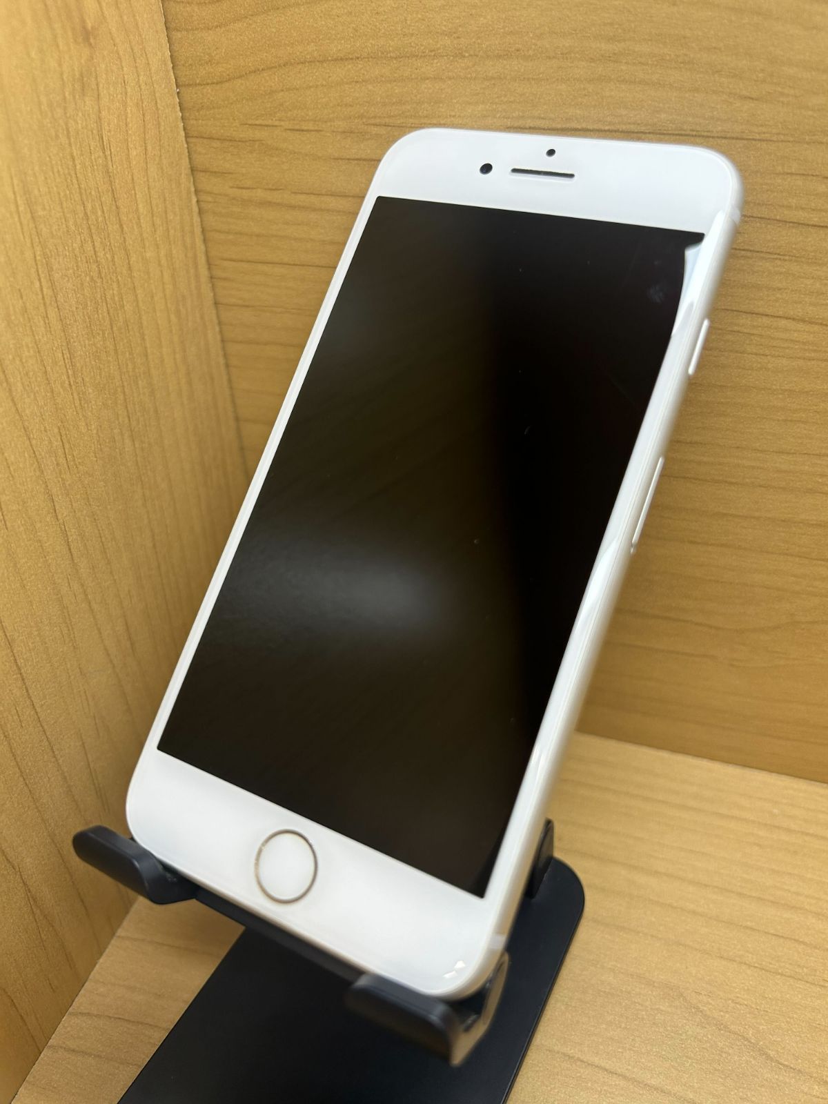 61704】【SIMロック解除済】iPhone 8 アウトレット 64GB au シルバー