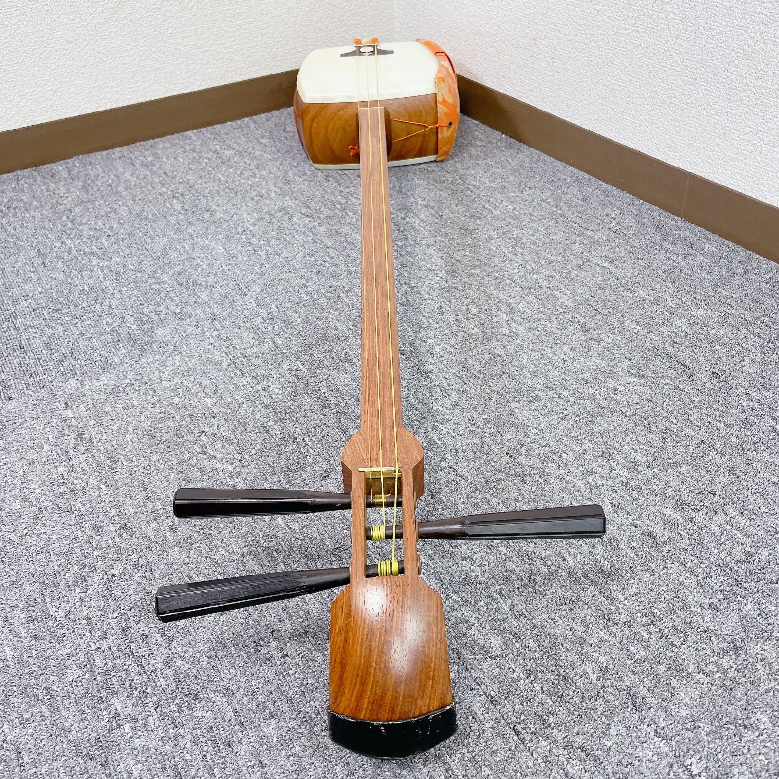 三味線 花梨 中棹 丸打胴 犬皮 三味線 花梨 中棹 丸打胴 犬皮