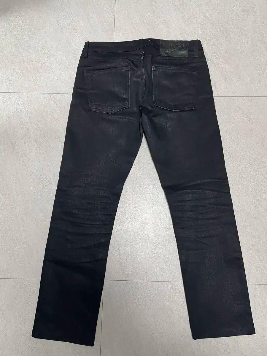 32 ネイキッド・アンド・フェイマス スーパースキニー 出品