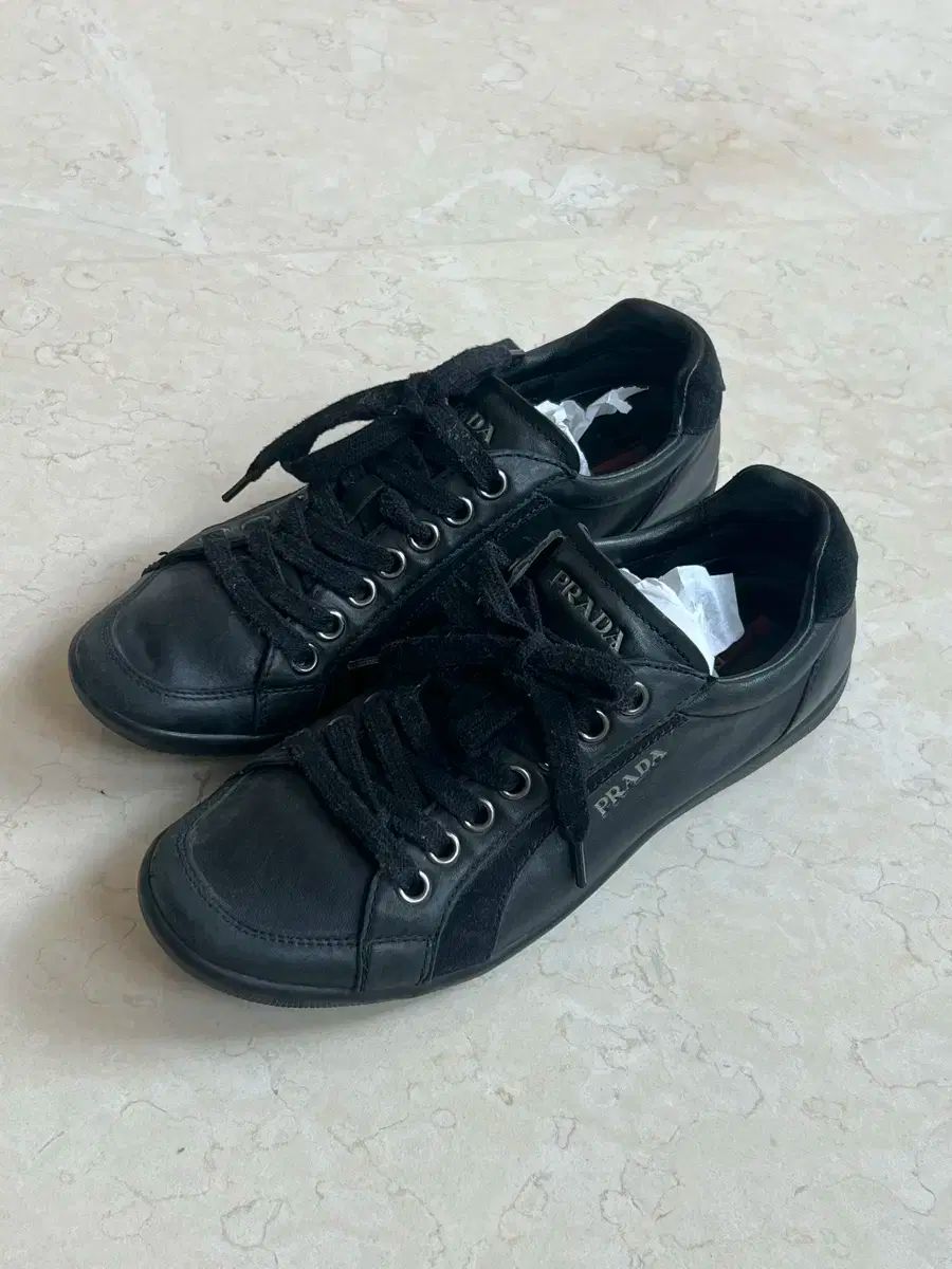 PRADA プラダ 黒 スニーカーズ 250