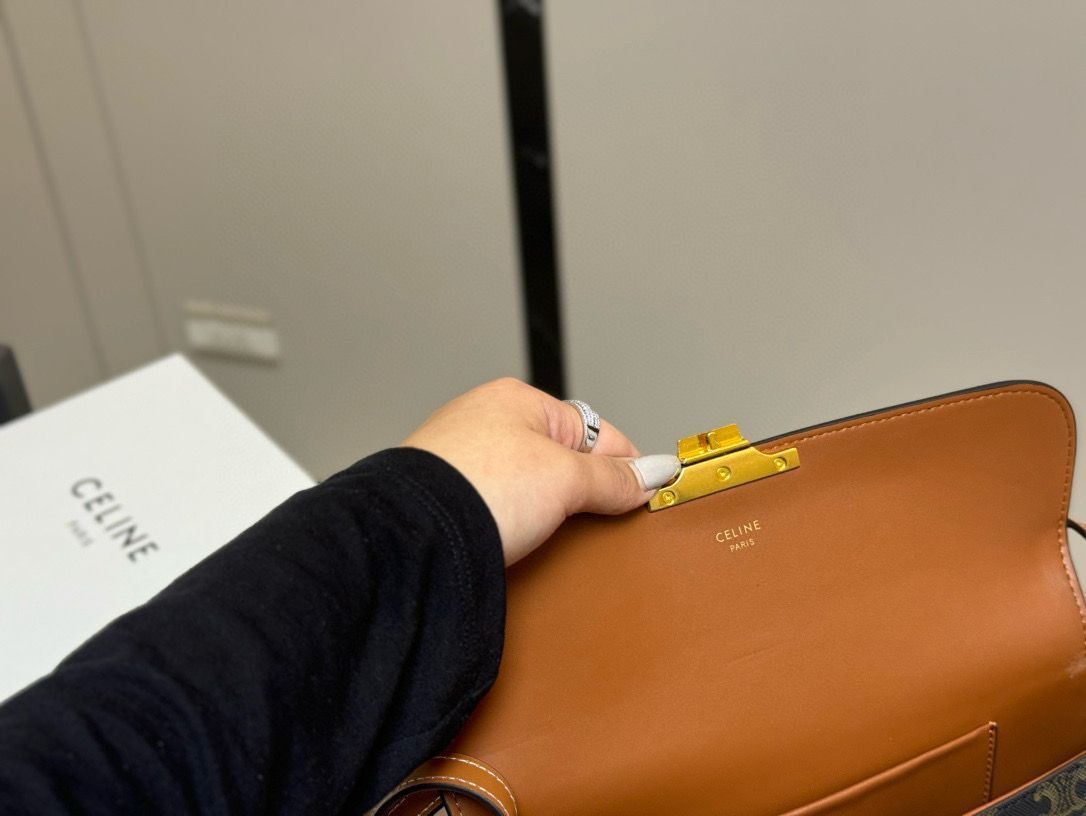 VINTAGE●CELINE●セリーヌ キャラメル アンダーアームバッグ Celine] ローラ アンダーアームバッグ - 専用ボックス付き
