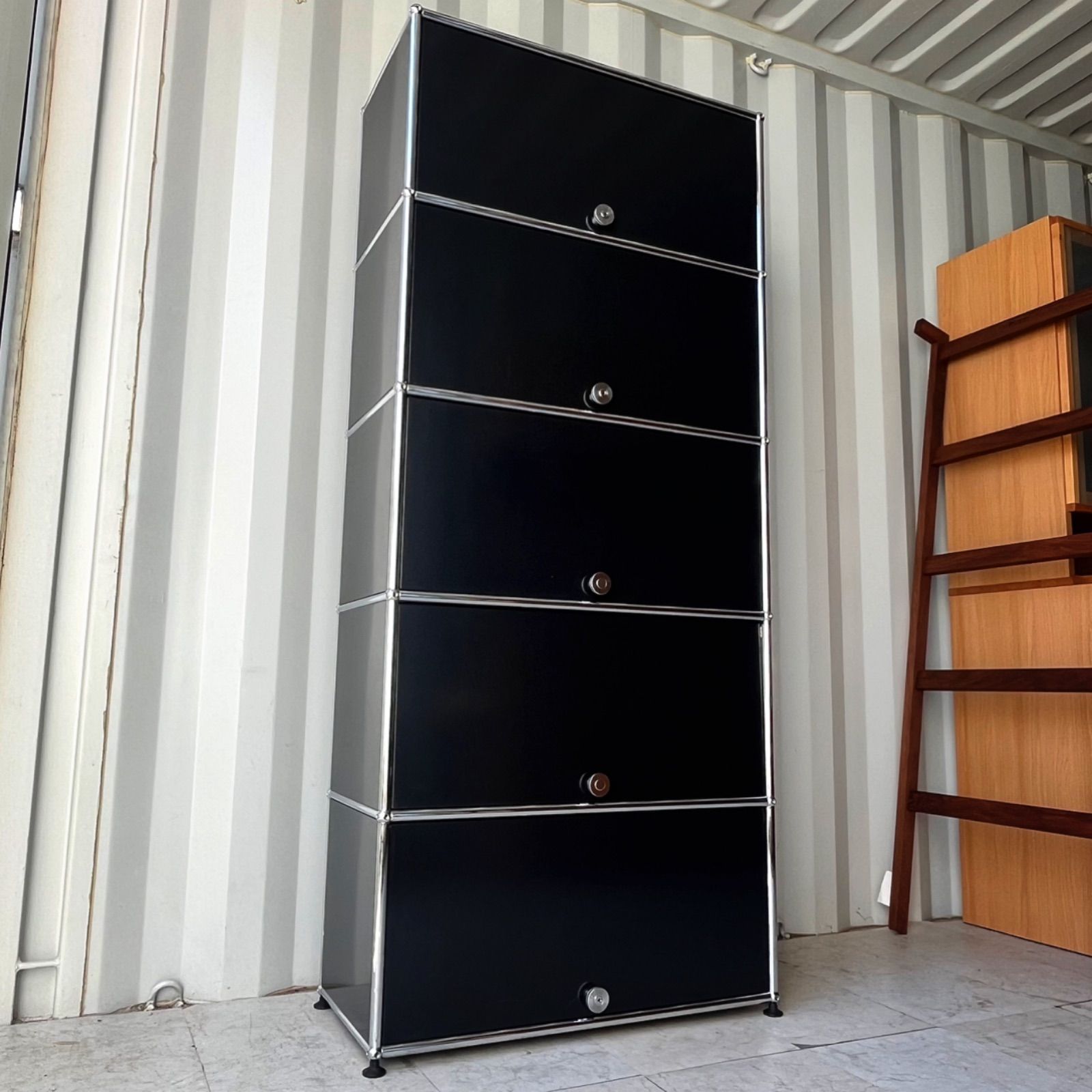 取付無料！USMハラー 1列5段 ブラックキャビネット おしゃれモダンシェルフ✨ 取付無料！USMハラー 1列5段 ブラックキャビネット おしゃれモダン