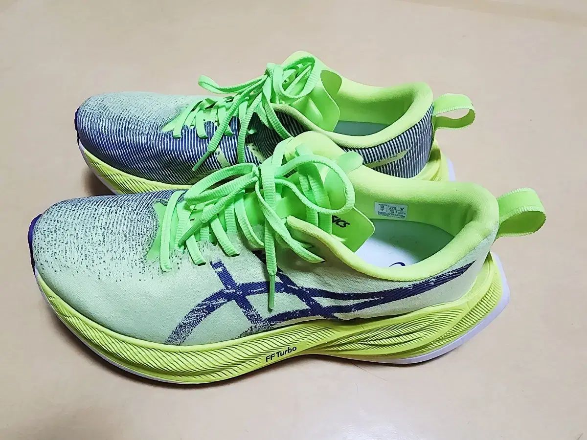 Asics アシックス スーパーブラスト 1 260