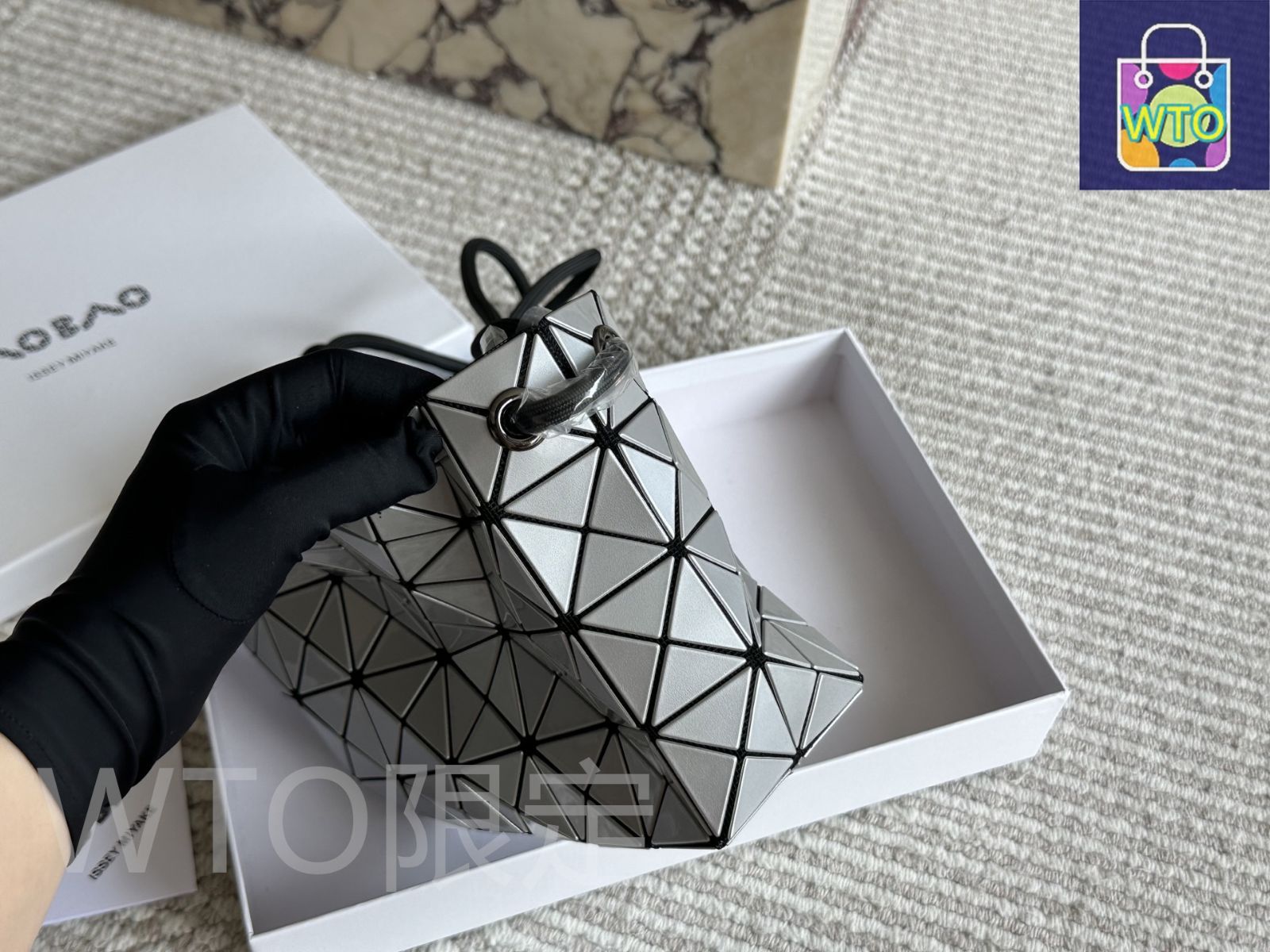 イッセイミヤケ　デザイン バッグ MoMAデザインストア表参道に「132 5. ISSEY MIYAKE」バッグ