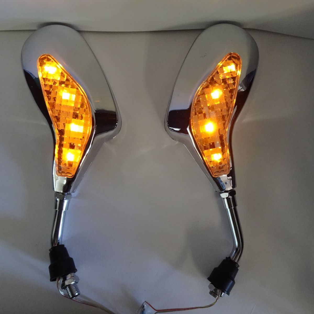 訳あり品 バイク用LED付ミニミラ-左右セットアンバー8mm正ネジ 訳あり品 バイク用LED付ミニミラ-左右セットアンバー8mm正ネジ