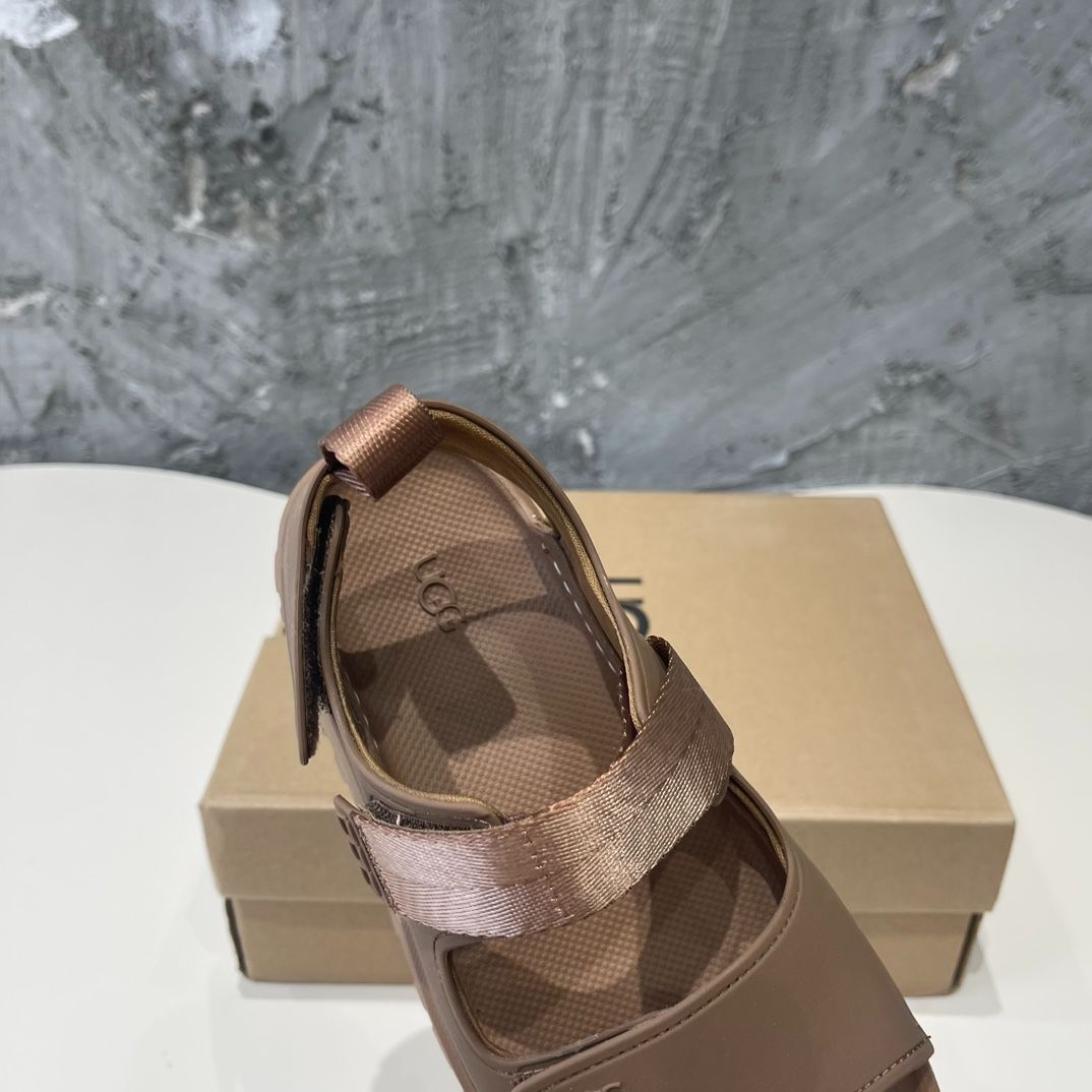 UGG G