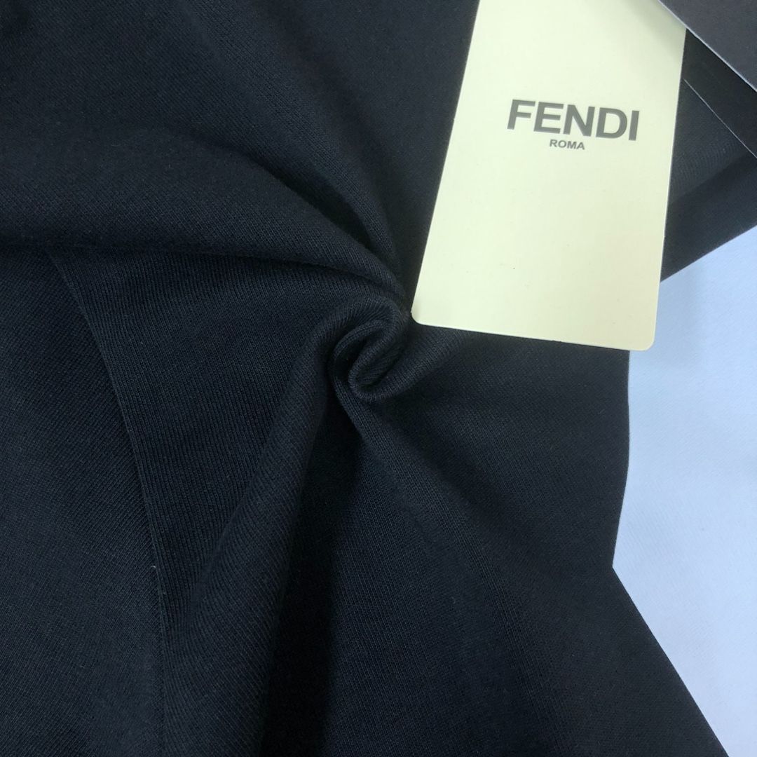関税込★VIP価格【FENDI】ジップディテール クルーネックTシャツ 本日限定特価】FENDI クルーネックTシャツ - 高品質コットンで