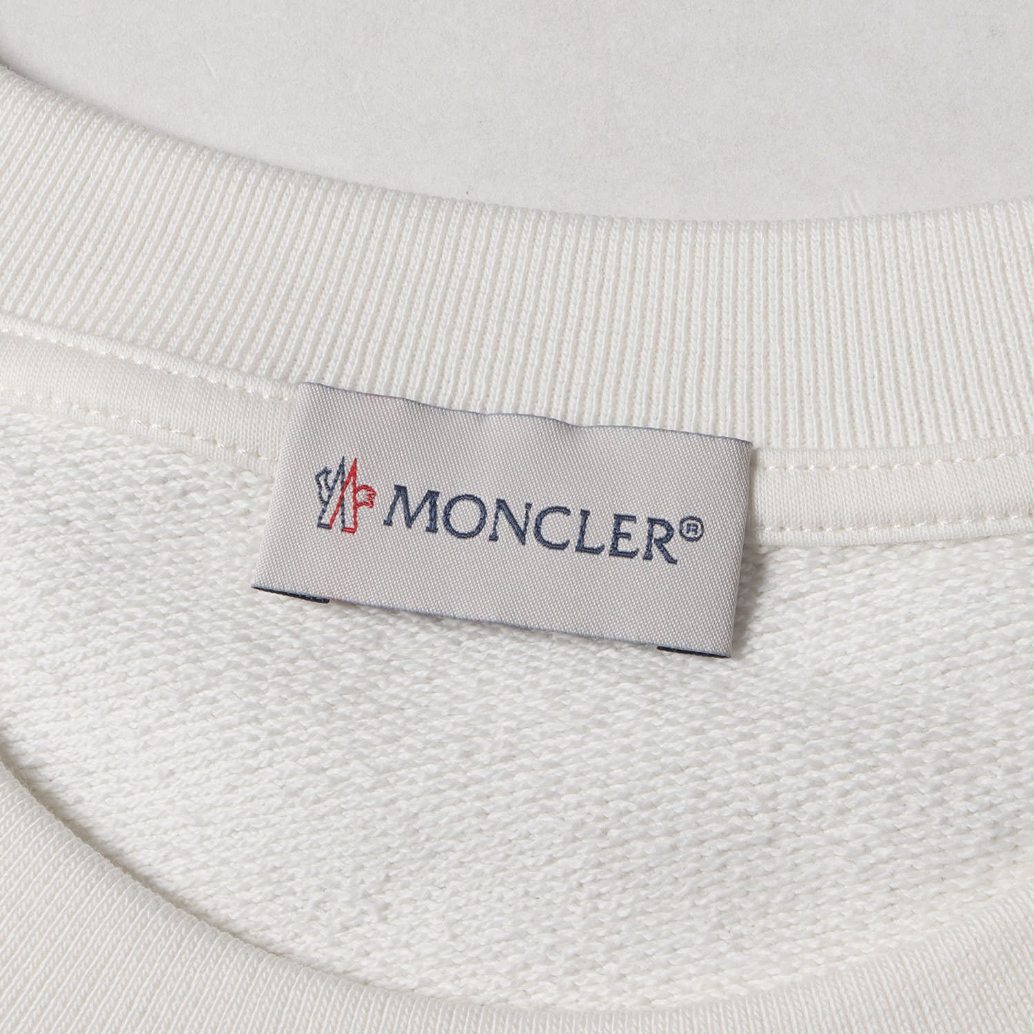 新品同様 MONCLER モンクレール スウェット サイズ:L 23AW ホッケースティックロゴ ワッペン スウェットシャツ FELPA  GIROCOLLO I20918G00058 89A5W ホワイト トップス トレーナー【メンズ】 - メルカリ