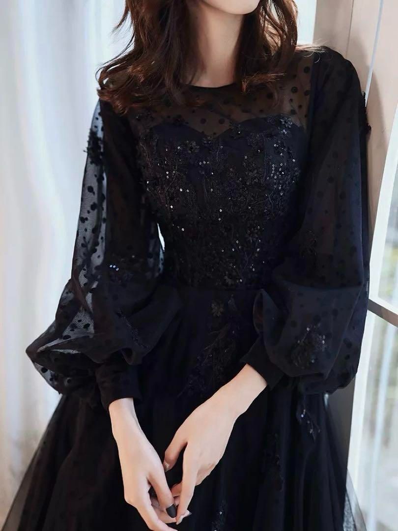 お花のデザインにドット柄のシースルーがオシャレなロングドレス