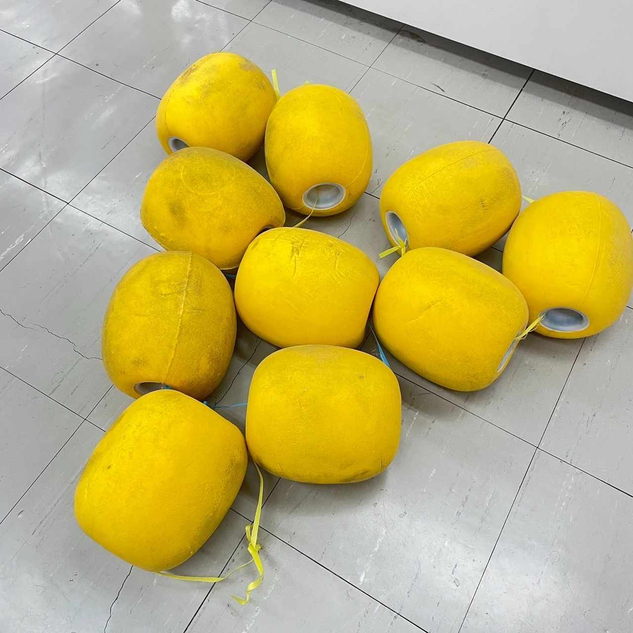 公式Shop ポリフロート大 船の緩衝材 12個セット 10⇒12個に増量中 ＊ ＊ 大量まとめ買い 関連商品 フェンダー ポリフェンダー 緩衝材 ボート用品 係船用品 船具 船用品 アバ サイドフロート サイドフェンダー