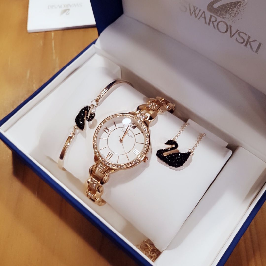 SWAROVSKI 腕時計 ネックレスセット 値下げしますた 今日特価】スワロフスキー 三件セット（腕時計＋ブレスレット＋