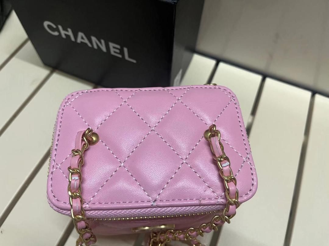 CHANEポーチ✴✴値下げました✴✴ セール】パールチャーム付きドットポーチ(M)（ポーチ）｜E&C