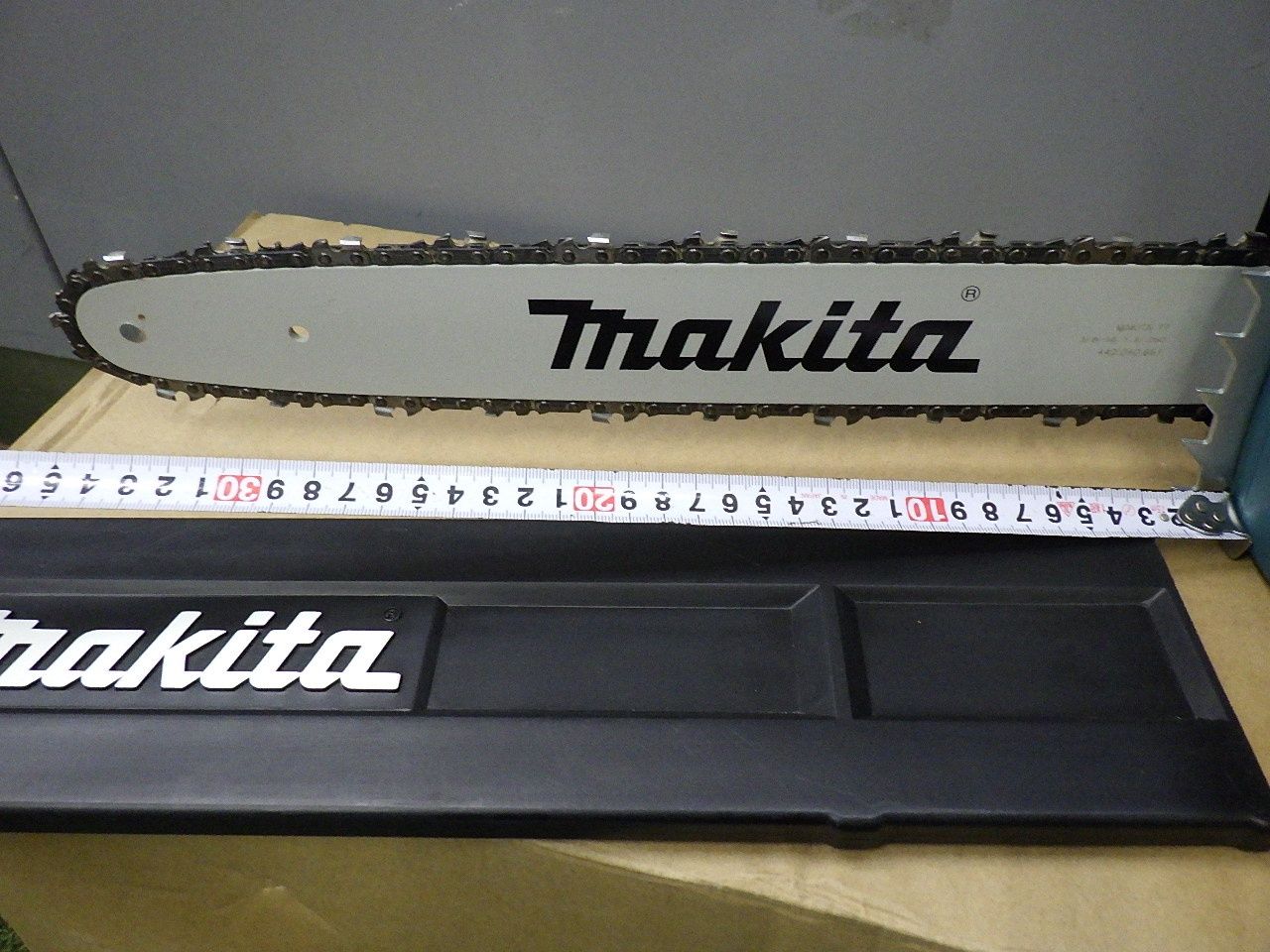 使用少ない マキタ 電気チェンソー AC100V MUC4041 庭木の剪定 木材切断 品