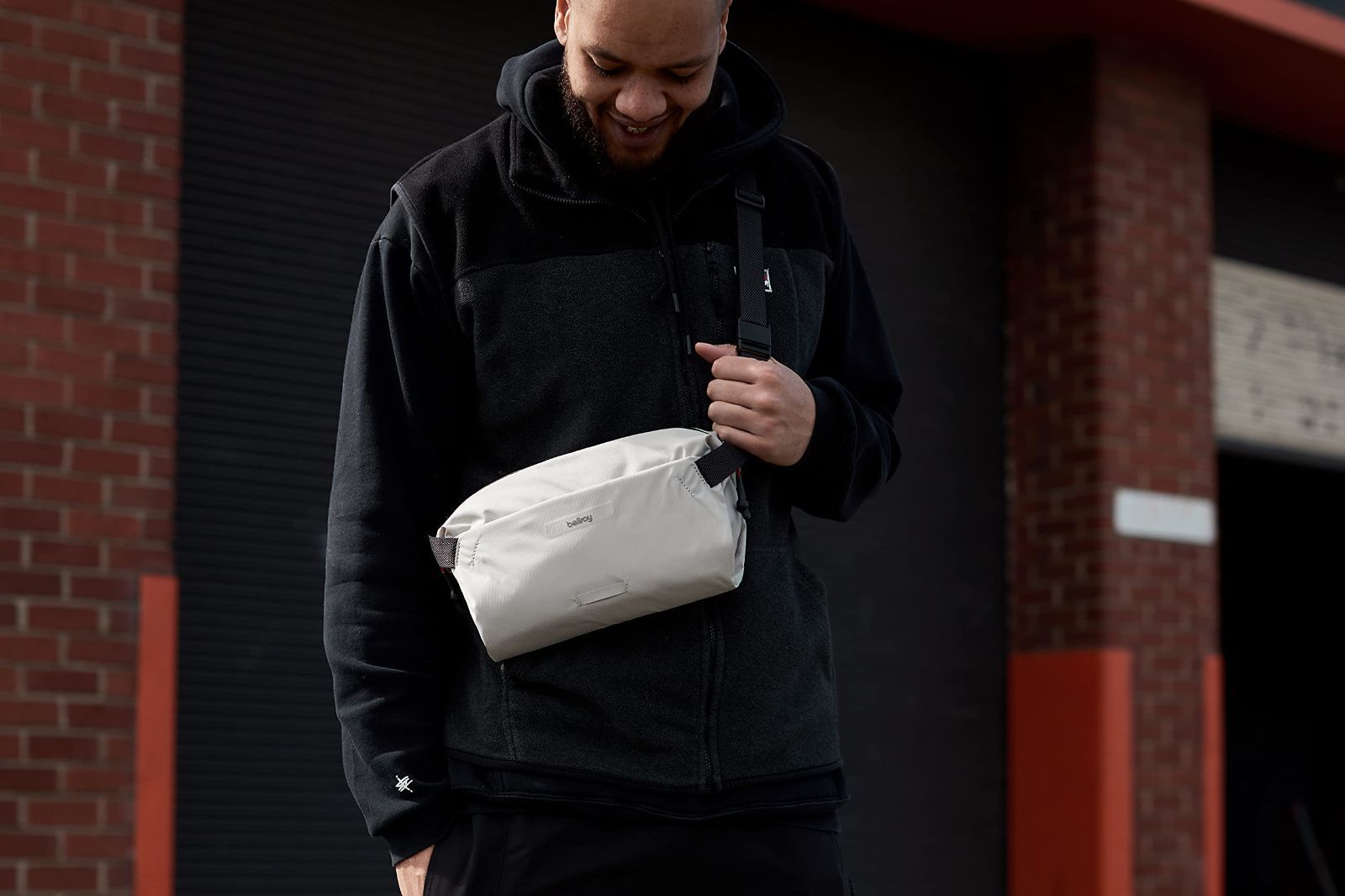 数量限定】Lite Sling 軽量クロスボディバッグ [Bellroy] - Chalk