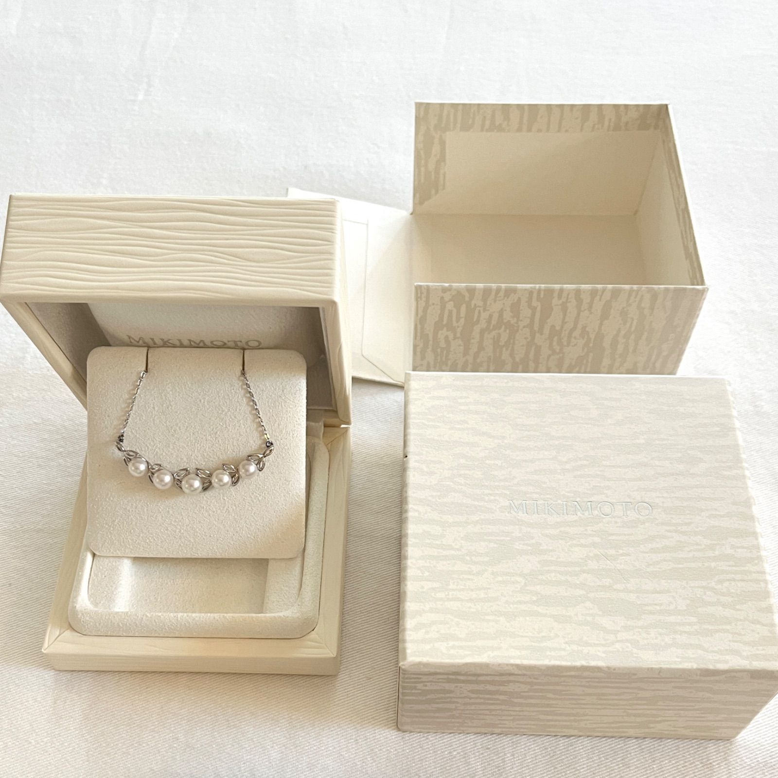 MIKIMOTO パールペンダント ギフトボックス付き ミキモト 5珠パールネックレス シルバー ペンダント 箱付き