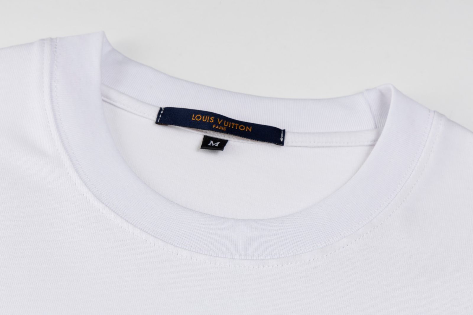 今日特価】Louis Vuitton 2025SS プレミアムロゴプリント T