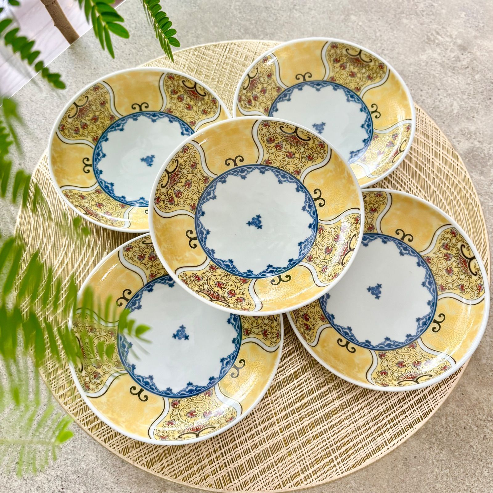 献上古伊万里　大皿　４枚　黄色　プレートL 多用皿　イエロー　金彩　曼荼羅　唐草 献上古伊万里 取り皿 5枚セット 和食器 金彩 黄色 イエロー 食器 皿 中